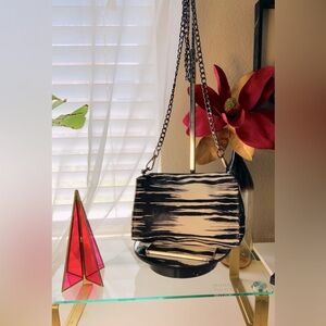 Estee Lauder White and black Cosmetic bag Crossbody